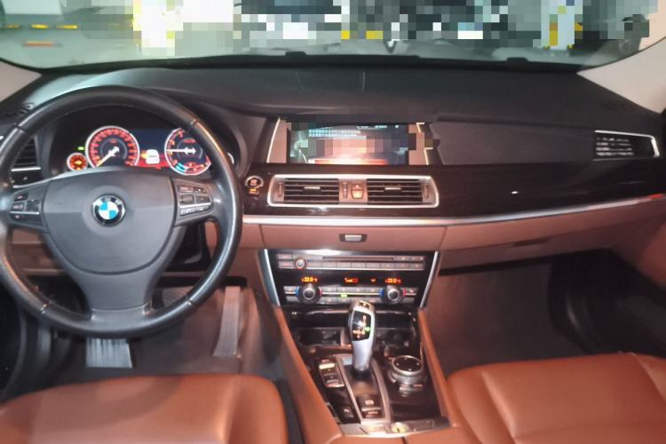 Used BMW 5 Series GT 2014 528i Leading Model Center Console