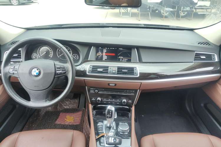 Used BMW 5 Series GT 2014 528i Leading Model Center Console