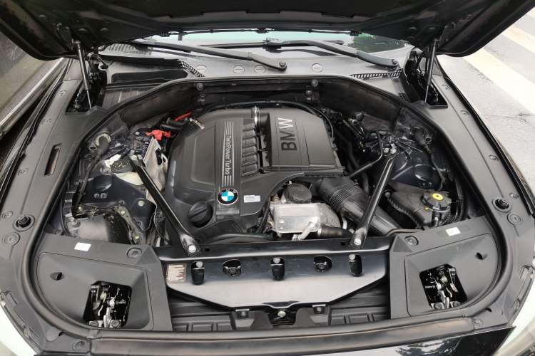 Used BMW 5 Series GT 2014 535i Leading Model Engine Bay