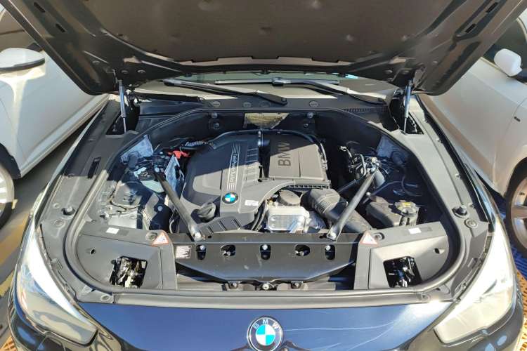 Used BMW 5 Series GT 2014 535i Leading Model Engine Bay