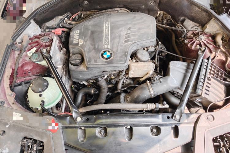 Used BMW 5 Series GT 2014 528i Leading Model Engine Bay