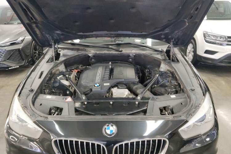 Used BMW 5 Series GT 2014 535i Leading Model Engine Bay