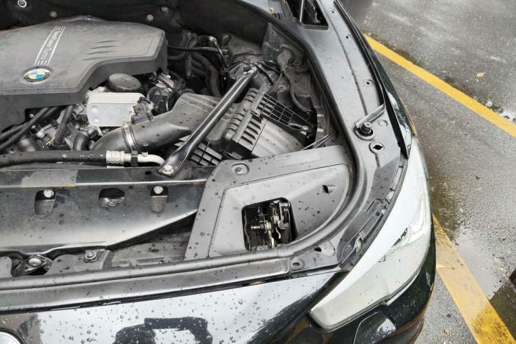 Used BMW 5 Series GT 2014 528i Luxury Edition Engine Bay Left