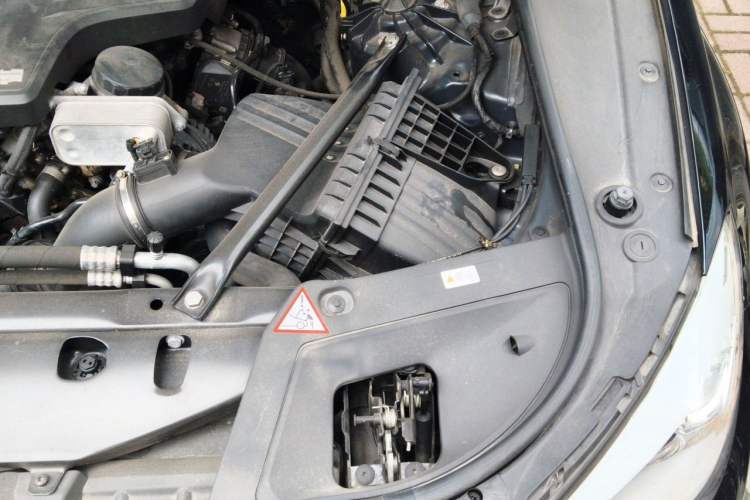 Used BMW 5 Series GT 2014 528i Luxury Edition Engine Bay Left
