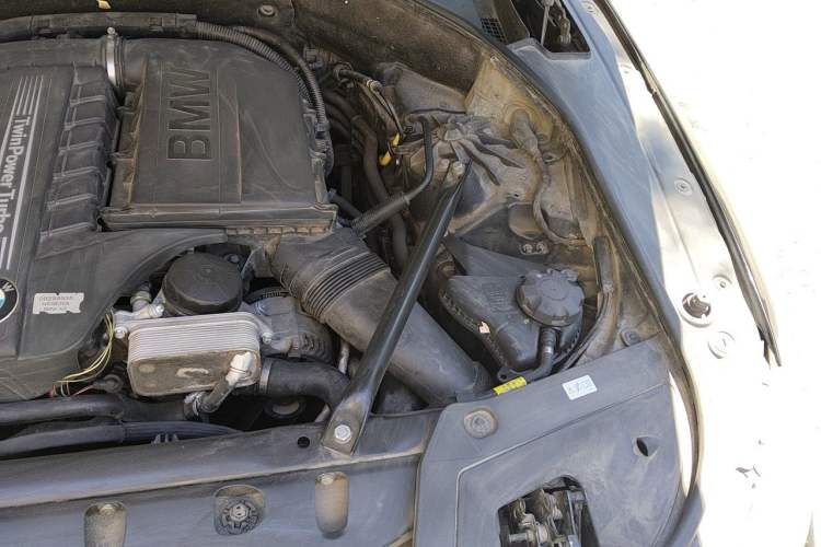 Used BMW 5 Series GT 2014 535i Leading Model Engine Bay Left