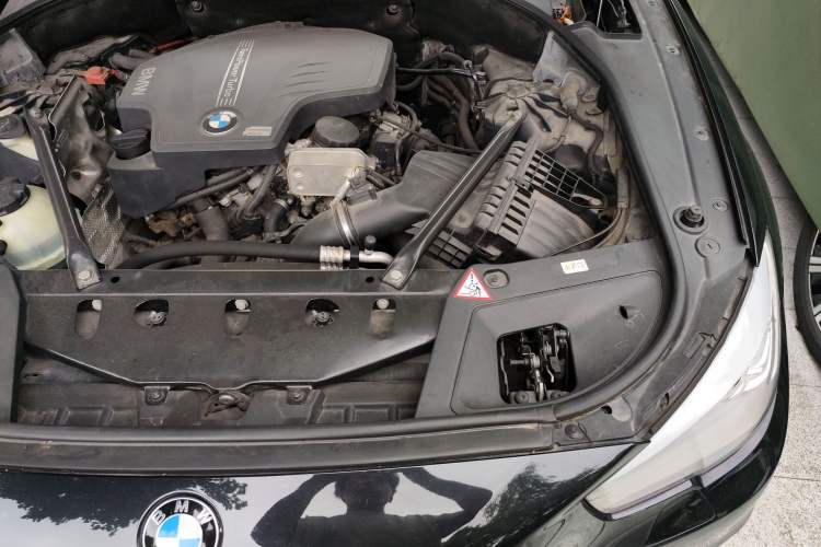 Used BMW 5 Series GT 2014 528i Leading Model Engine Bay Left