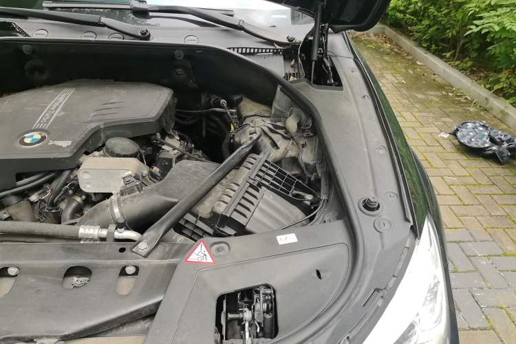 Used BMW 5 Series GT 2014 528i Luxury Edition Engine Bay Left