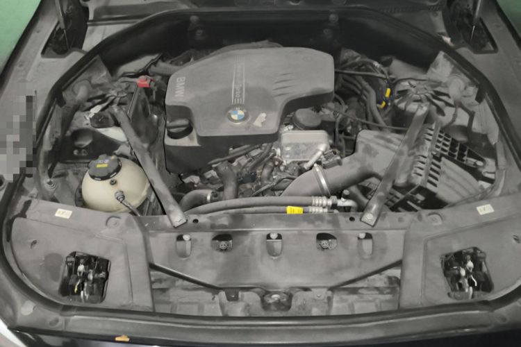 Used BMW 5 Series GT 2014 528i Luxury Edition Engine Bay
