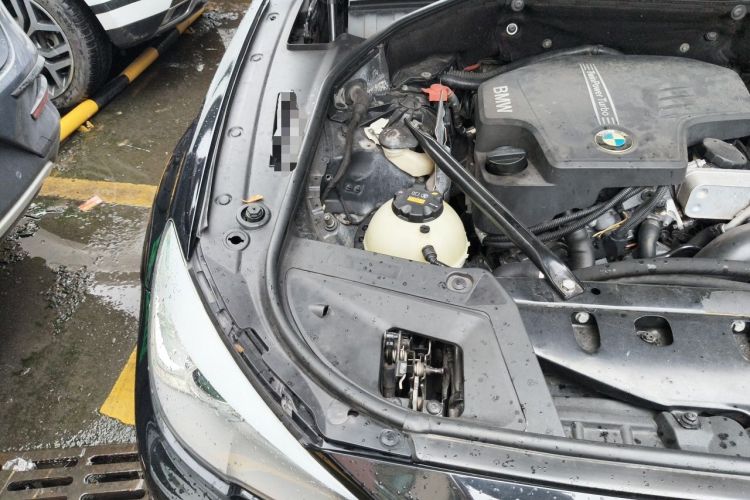 Used BMW 5 Series GT 2014 528i Luxury Edition Engine Bay Right
