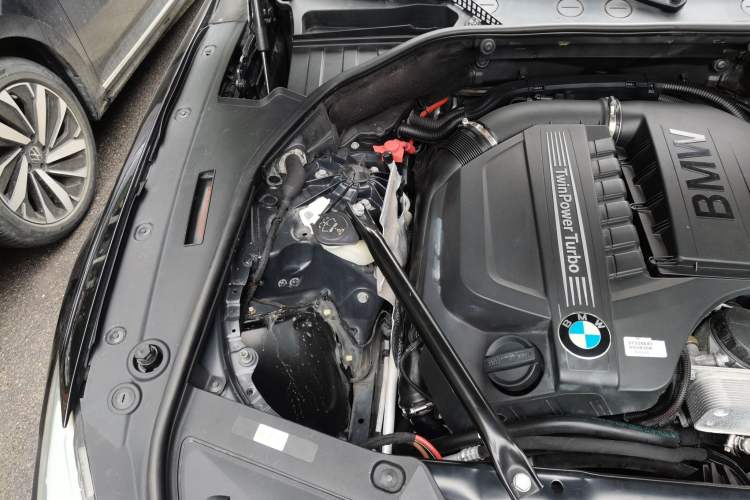 Used BMW 5 Series GT 2014 535i Leading Model Engine Bay Right