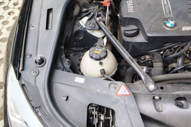 Used BMW 5 Series GT 2014 528i Luxury Edition Engine Bay Right