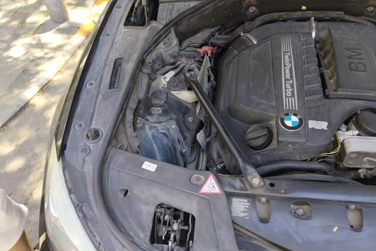 Used BMW 5 Series GT 2014 535i Leading Model Engine Bay Right