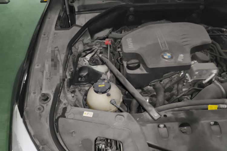 Used BMW 5 Series GT 2014 528i Luxury Edition Engine Bay Right