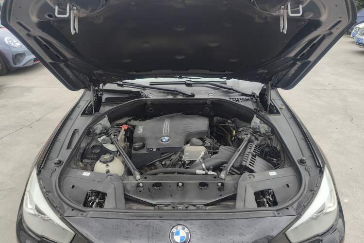 Used BMW 5 Series GT 2014 528i Leading Model Engine Bay