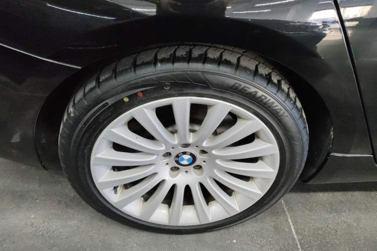 Used BMW 5 Series GT 2014 535i Leading Model Exterior 5