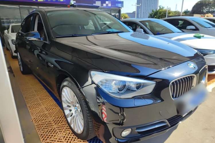 Used BMW 5 Series GT 2014 535i Leading Model Front Right 45 Deg