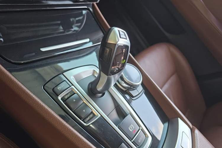 Used BMW 5 Series GT 2014 535i Leading Model Gear Lever