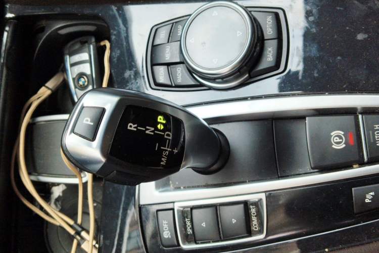 Used BMW 5 Series GT 2014 528i Luxury Edition Gear Lever
