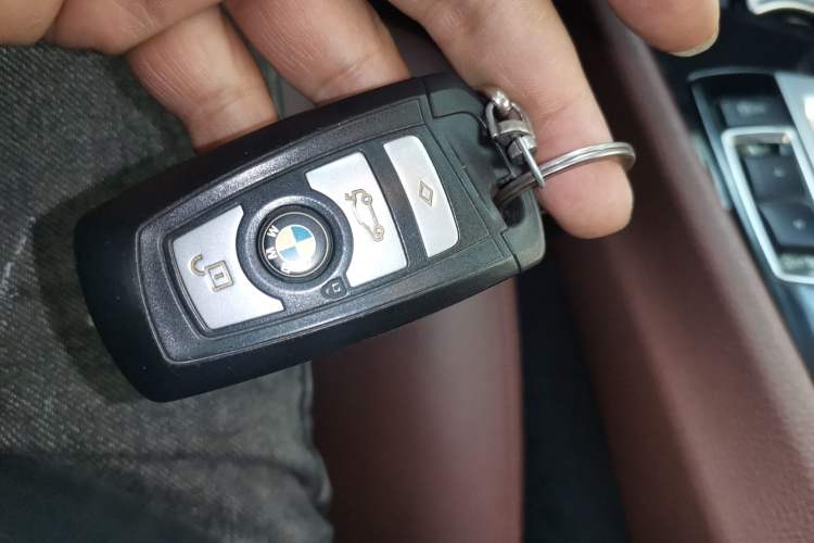Used BMW 5 Series GT 2014 535i Leading Model Interior 1