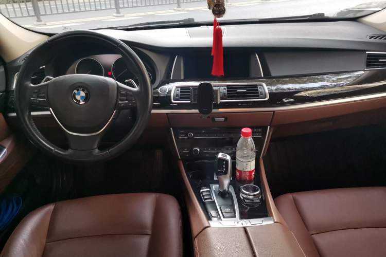 Used BMW 5 Series GT 2014 535i Leading Model Interior 2