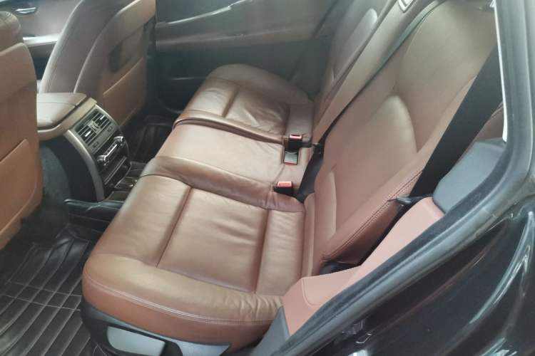 Used BMW 5 Series GT 2014 535i Leading Model Interior 4