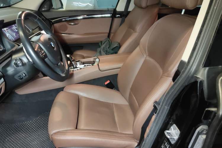 Used BMW 5 Series GT 2014 535i xDrive Left Front Seat