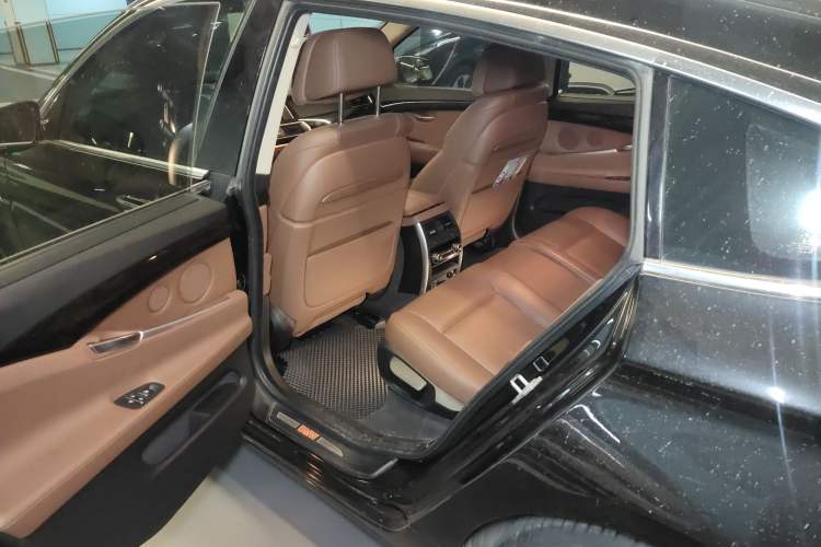 Used BMW 5 Series GT 2014 535i xDrive Left Rear Seat