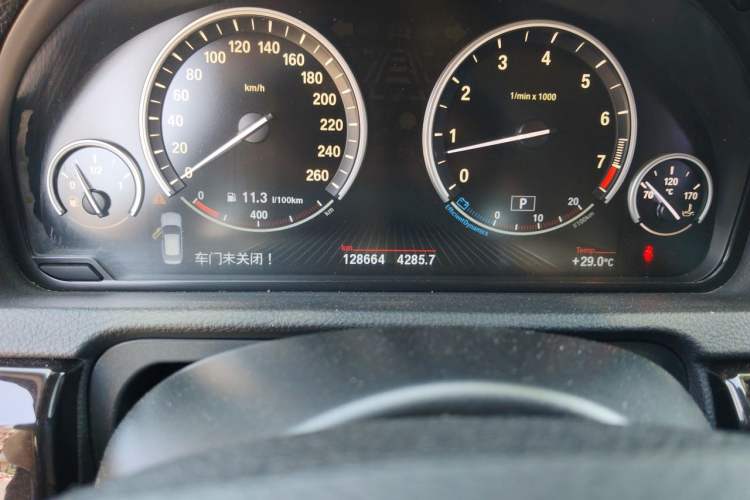 Used BMW 5 Series GT 2014 535i Leading Model Odometer Close Up