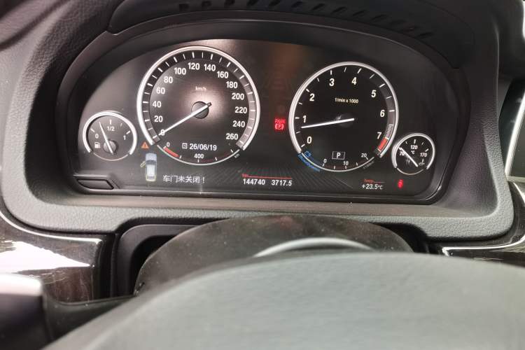 Used BMW 5 Series GT 2014 535i Leading Model Odometer Close Up