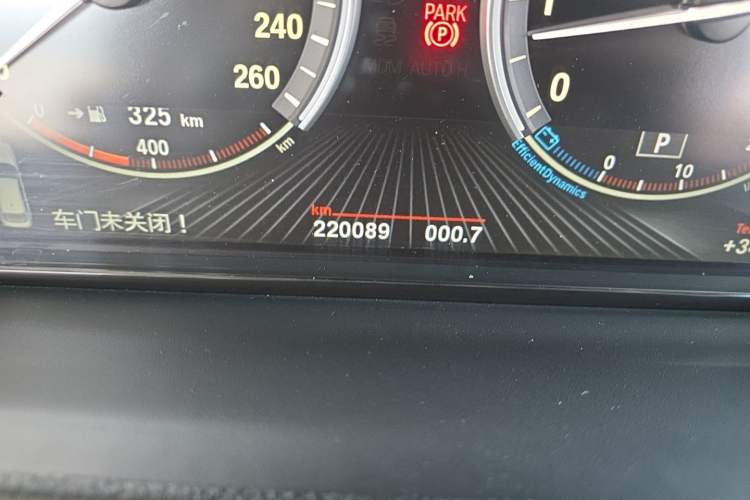 Used BMW 5 Series GT 2014 535i Leading Model Odometer Close Up