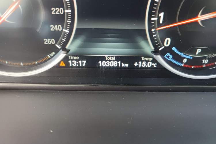 Used BMW 5 Series GT 2014 535i Leading Model Odometer Close Up