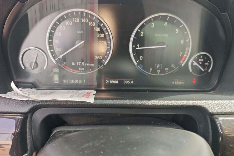 Used BMW 5 Series GT 2014 528i Leading Model Odometer Close Up