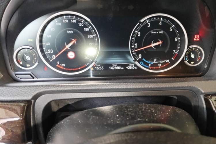 Used BMW 5 Series GT 2014 535i Leading Model Odometer Close Up