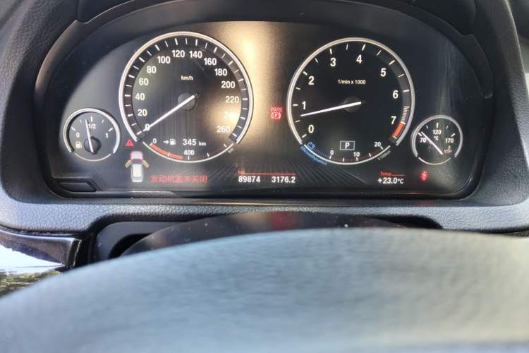 Used BMW 5 Series GT 2014 535i Leading Model Odometer Close Up