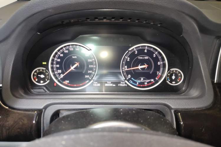 Used BMW 5 Series GT 2014 535i xDrive Odometer Close Up