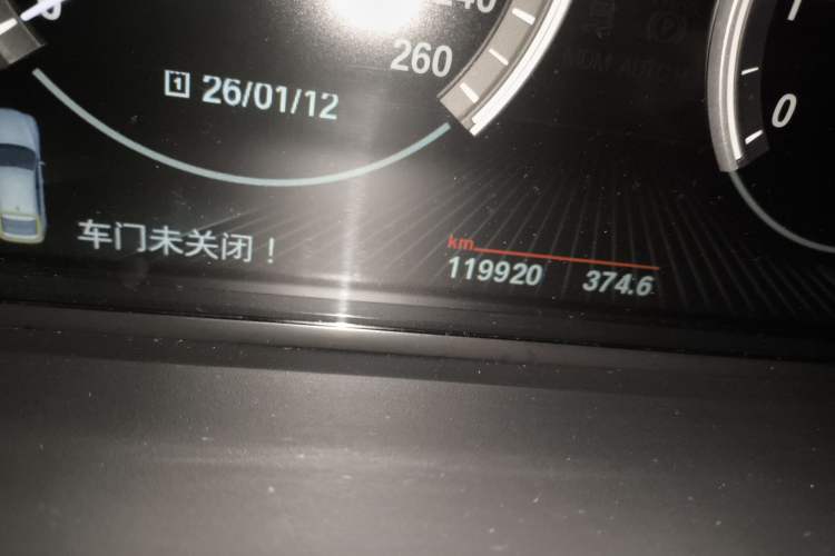 Used BMW 5 Series GT 2014 528i Leading Model Odometer Close Up