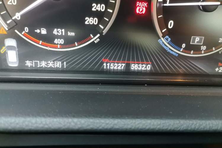 Used BMW 5 Series GT 2014 528i Luxury Edition Odometer Close Up