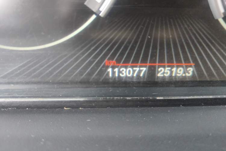 Used BMW 5 Series GT 2014 528i Leading Model Odometer Close Up