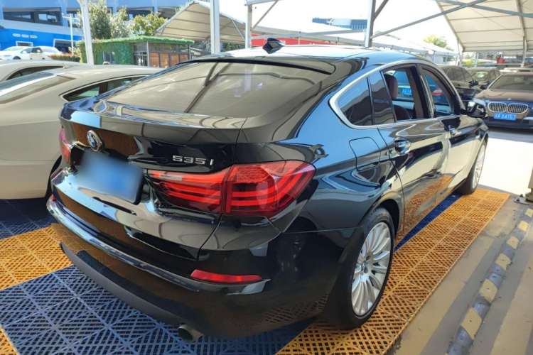 Used BMW 5 Series GT 2014 535i Leading Model Rear Right 45 Deg