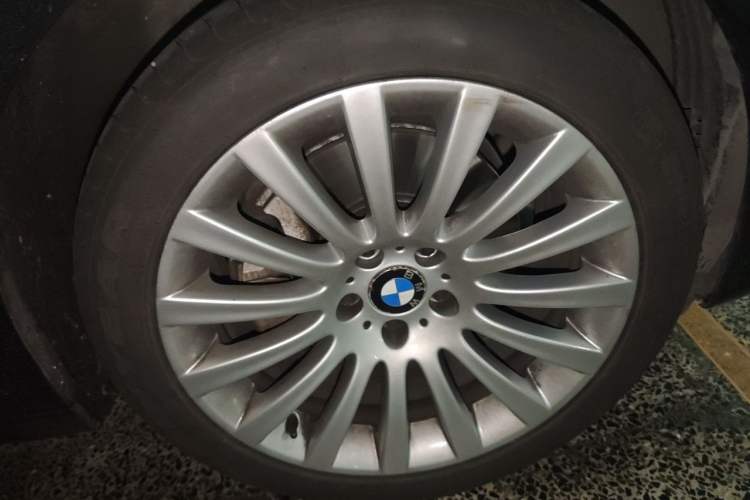 Used BMW 5 Series GT 2014 535i Leading Model Right Front Wheel Hub