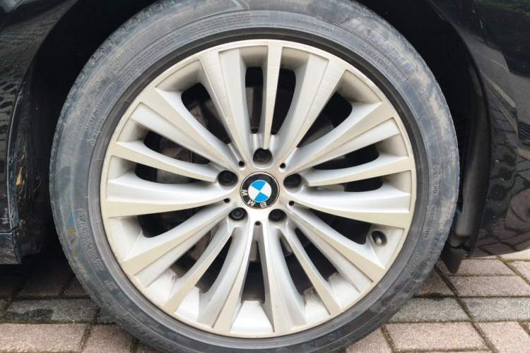 Used BMW 5 Series GT 2014 528i Luxury Edition Right Front Wheel Hub