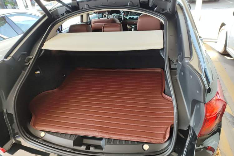 Used BMW 5 Series GT 2014 535i Leading Model Trunk