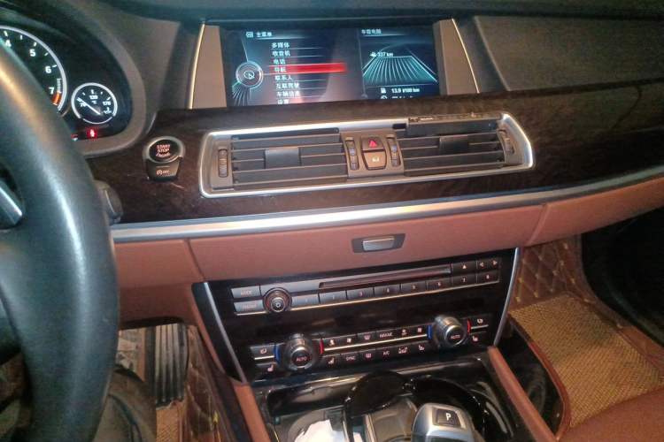 Used BMW 5 Series GT 2014 535i xDrive Audio And AC Panel