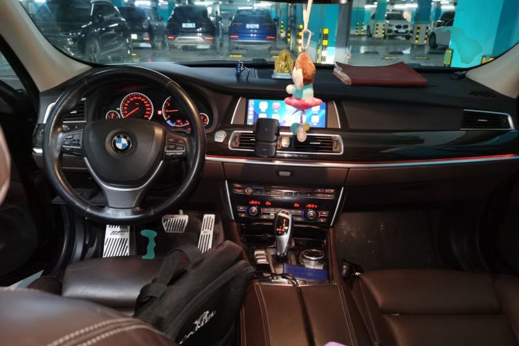 Used BMW 5 Series GT 2014 528i Luxury Edition Center Console