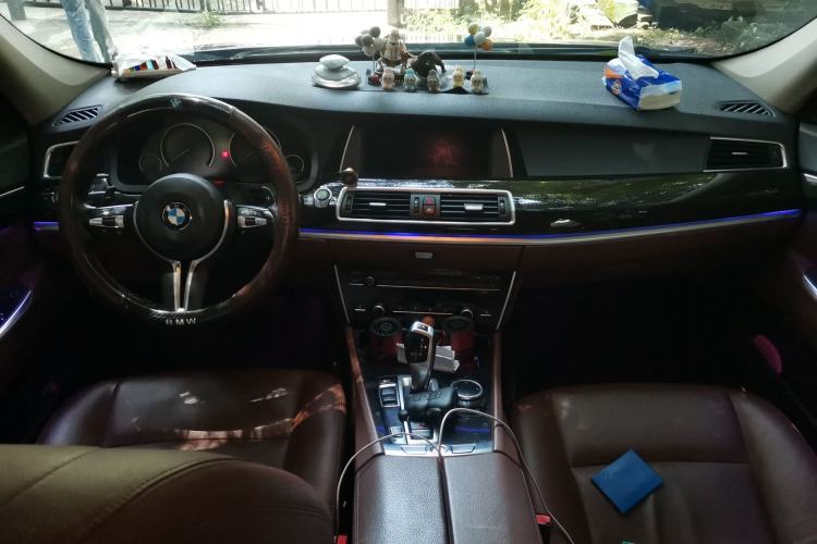 Used BMW 5 Series GT 2014 528i Leading Model Center Console