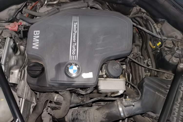 Used BMW 5 Series GT 2014 528i Luxury Edition Engine Bay