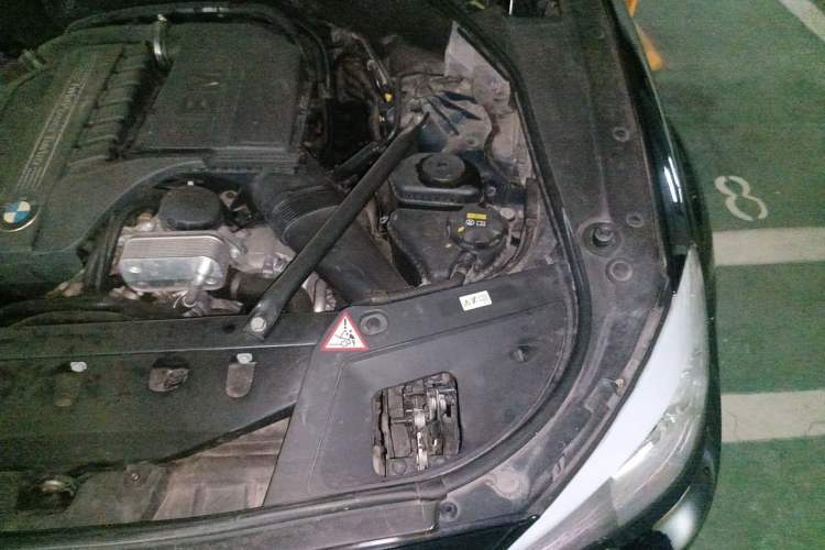 Used BMW 5 Series GT 2014 535i xDrive Engine Bay Left