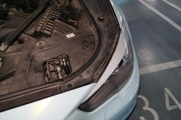 Used BMW 5 Series GT 2014 528i Luxury Edition Engine Bay Left