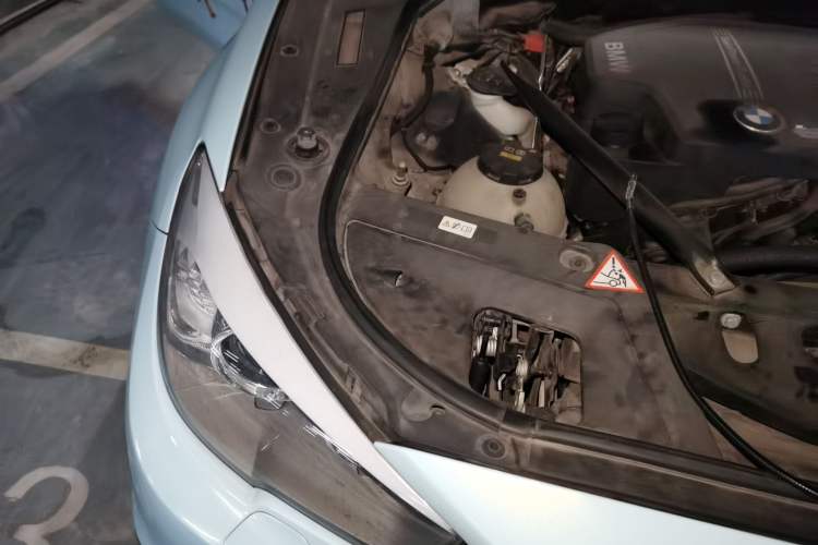 Used BMW 5 Series GT 2014 528i Luxury Edition Engine Bay Right