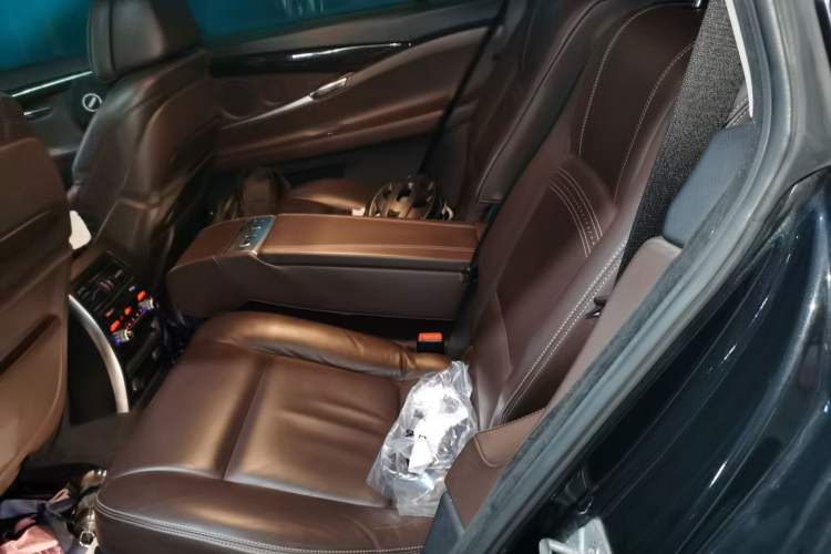 Used BMW 5 Series GT 2014 528i Luxury Edition Left Rear Seat